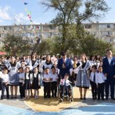 Ақтаудағы бір мектептің бірінші сыныбына сегіз егіз барған