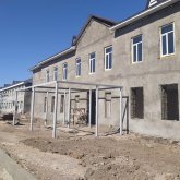 «1 млрд теңге бөлінген»: Жетісу облысында мердігердің жауапсыздығынан мың оқушы мектепке бара алмай жүр