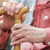 Әйелдердің зейнетке шығу жасы 61 жас болып бекітіледі