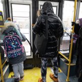 «Түскі ас, темекі, су әпереміз»: Оралда кондуктор жүргізушілерге шағымданды