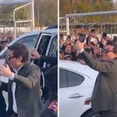 Оқушылармен кездесуге оққағарлармен келген Ернар Айдар елдің ызасына тиді