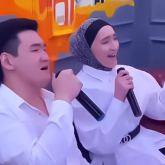 Караокеде ән айтқан Төреғали мен әйелінің дауысы жұртты шошытты (ВИДЕО)