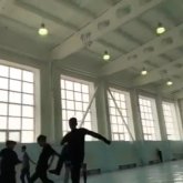 Жаңаөзенде дене шынықтыру мұғалімі оқушыларға қол көтерген (ВИДЕО)