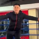 «Спортшы емес, сайқымазақ секілді»: Жанқош Тұраров пен Арман Әшімнің биі желіні жарды (ВИДЕО)