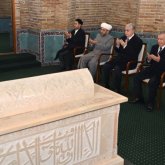 Қасым-Жомарт Тоқаев Ташкенттегі Төле би кесенесіне зиярат етті