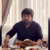 «Қиын кезде қашып кетті»: Бекболат Тілеухан Түркиядағы қазақтарды жинады (ВИДЕО)