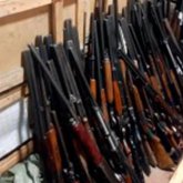 Полицейлер қылмыскерлер мен деструктивті діни ағым өкілдеріне қару-жарақ сатқан (ВИДЕО)