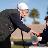 Ата-әженің немерелерімен араласуына қатысты жаңа норма енгізілмек