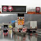 Еліміздің 150-ден астам жүк көлігі Польшада қаңтарылып тұр