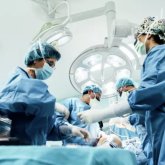 Алматыда дәрігерлер 10 жастағы баланың ішінен 1 келі шаш алып шықты