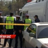 «Аспан түстес куртка киген»: Куәгерлер әйелдің басын дүкенге тастап кеткен адамды сипаттап берді