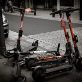 «Жүргізушілерге қауіп төндіреді»: Самокат тебушілерге қатысты заң қабылданды