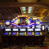 «Қыздарды төсектес болуға мәжбүрлейді»: казинода жұмыс істеген кейіпкер өмірі туралы айтты