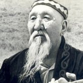 Бүгін қазақтың әйгілі халық ақыны Кенен Әзірбаевтың туған күні