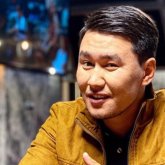 «Әйелдеріміз де ұқсайды»: Жахан Отарғалиев өзінің «егізін» тауып алды (ВИДЕО)