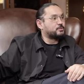 «Әкемді жек көріп өстім»: Әнші Жеңісхан өз өкінішін бөлісті