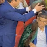 Айтысқа көрермен ретінде келген Жүрсін Ерман сөз сөйлеп тұрып жылап қалды (ВИДЕО)