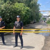 Алматылық атқыштың әйелінің үйін полицейлер қоршауға алды