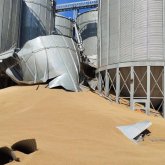 «Найзағай тиген». Қостанайда екі бірдей астық қоймасы қирап қалды