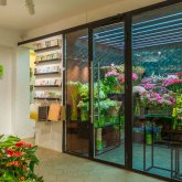 «Прокурордың баласы»: Шымкентте гүл дүкеніне шабуыл жасалды