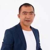 «Басымнан балғамен ұрды»: Танымал актер фильмге түскеннен кейін миы шайқалып, ауруханаға жатқан