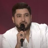 «Саған да, оған да адалмын»: Бәйбішесіне арнап ән шығарған Әбдіжаппар Әлқожаның басы дауға қалды (ВИДЕО)