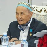 Бүгін жазушы-драматург Әкім Тарази 90 жасқа толды