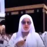 «Ақша салсаңдар қағбаның алдында дұға жасаймын»: Танымал блогер көпшіліктің сынына қалды