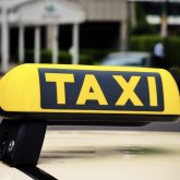 Астанада такси жүргізушісі шетелдікті 150 метр жерге жеткізіп, пайда тапқан