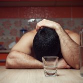 «Бірінші күйеуің алқаш болды ма?»: Коуч Ұлан Сқақов әйелдерге кеңес берді (ВИДЕО)