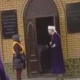 Түркістан облысында әйелді мешіттен қуып жіберген (ВИДЕО)