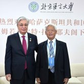 Тоқаев өзіне дәріс берген профессормен 40 жылдан соң кездесті