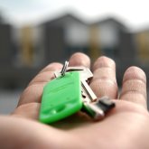 СҚО-да шенеуніктер құны 85 млн теңге болатын 5 пәтерді заңсыз беріп жіберген