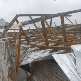 Қарағанды облысында қатты желден мектеп пен үйдің шатыры ұшып кетті