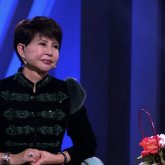 Роза Рымбаева: Сиыр да сауамыз, бауырсақ та пісіреміз