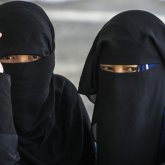 Қырғызстанда қауға сақал қойып, бетін тұмшалағандарға айыппұл салынбақ