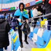 Матчтан кейін қоқыс жинаған жанкүйерлерге көпшілік сүйсінді (ВИДЕО)