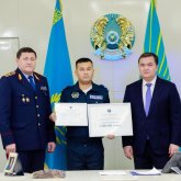 Астанада бірнеше баланы 9-қабаттың терезесінен құтқарып қалған учаскелік инспектор үздік атанды