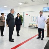 Қасым-Жомарт Тоқаев елордадағы жаңа емханаға барды