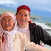 «Бандит, хулиган»: Әнші Сәкен Майғазиев ата-аналарға өтініш айтты