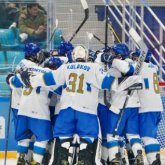 «Әлі сене алар емеспіз»: Қола медаль тағынған хоккейшілер қуанышымен бөлісті