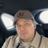 «Қыздар, күйеуге шығыңдар»: Нұржан Керменбаевтың жаңа әні не туралы?