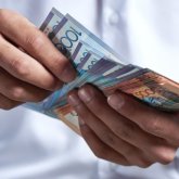 Қазақстанда шенеуніктердің жалақысына қанша қаржы жұмсалады?