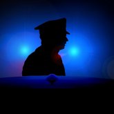 Полицей жасөспірімді зорлады деп айыпталды