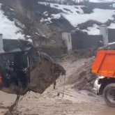 Алматыда бір үйді топырақ үйіндісі басып қалды