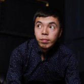 «Апатқа бұл ән кінәлі емес»: Айтыскер Сырым Әуезхан  халықтан кешірім сұрады (ВИДЕО)