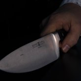 Өскеменде атасы 7 жасар немересін пышақтап өлтірген