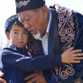 «Ер адамдар ұл балалардың жыныс мүшесін сұрап, иіскейді»: Этнограф қазақ жоралғысын сынағандарға жауап берді