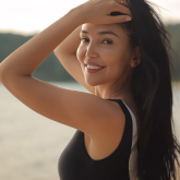 Аукционда Роза Бағланованың Louis Vuitton қолғабы сатылды