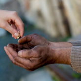 Маңғыстауда мүгедектігі бар адамдарды қайыр сұрауға мәжбүрлеген